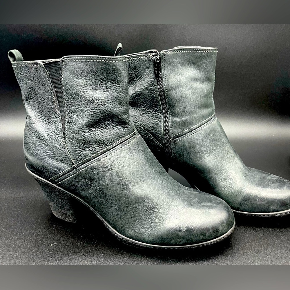 Vintage 90’s Easy Spirit Black Ankle Booties with Zipper and Low Heel SZ 10